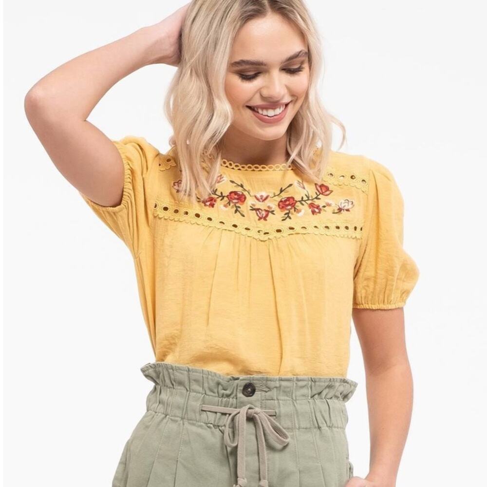 Yellow Floral Embroidery Short Sleeve Blouse Size Small
